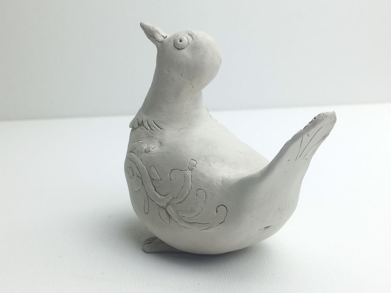 postacie-recznie-lepione-dekoracje